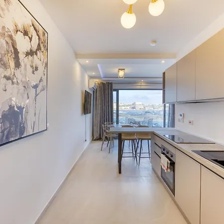 Lovely Waterfront With Stunning Views In By 360 Estates דירה *