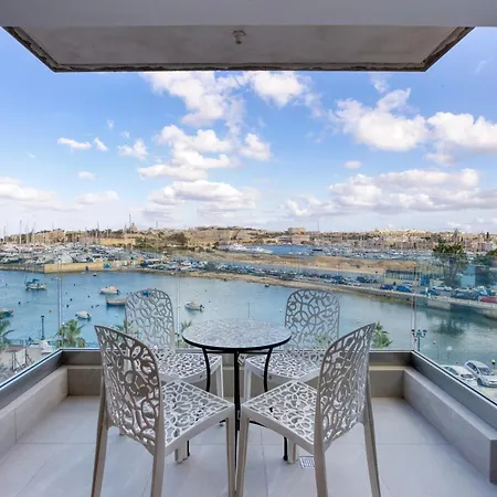 דירה Lovely Waterfront With Stunning Views In By 360 Estates *