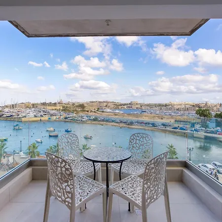 דירה Lovely Waterfront With Stunning Views In By 360 Estates *