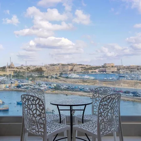 דירה Lovely Waterfront With Stunning Views In By 360 Estates *