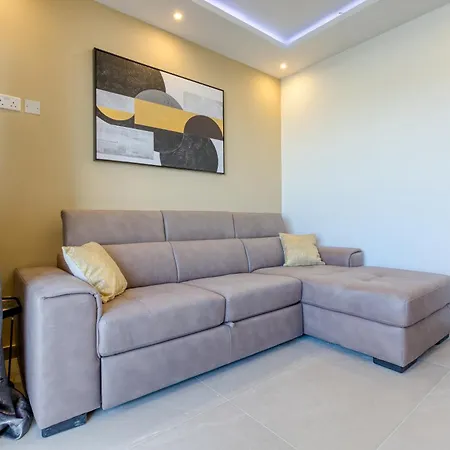 Lovely Waterfront With Stunning Views In By 360 Estates דירה Gzira