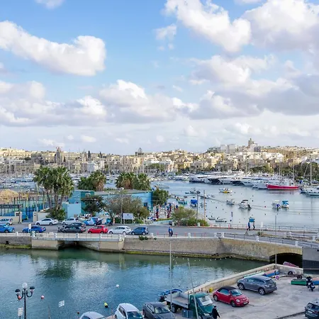 Lovely Waterfront With Stunning Views In By 360 Estates Apartment