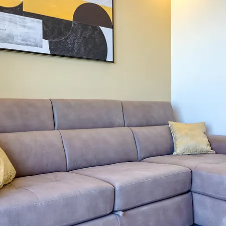 Lovely Waterfront With Stunning Views In By 360 Estates Apartment